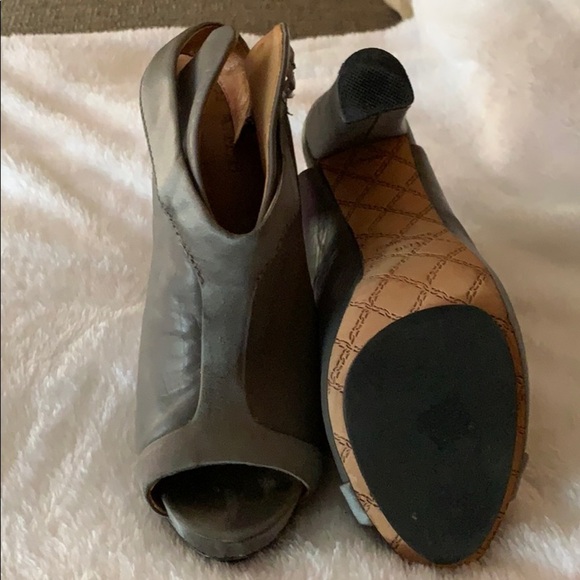 Gently Loved L.A.M.B Heels - Picture 2 of 11